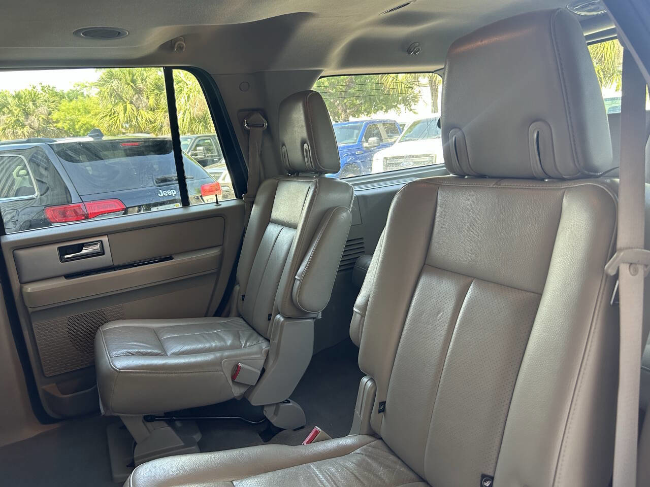 Used 2012 Ford Expedition Limited RWD image 28