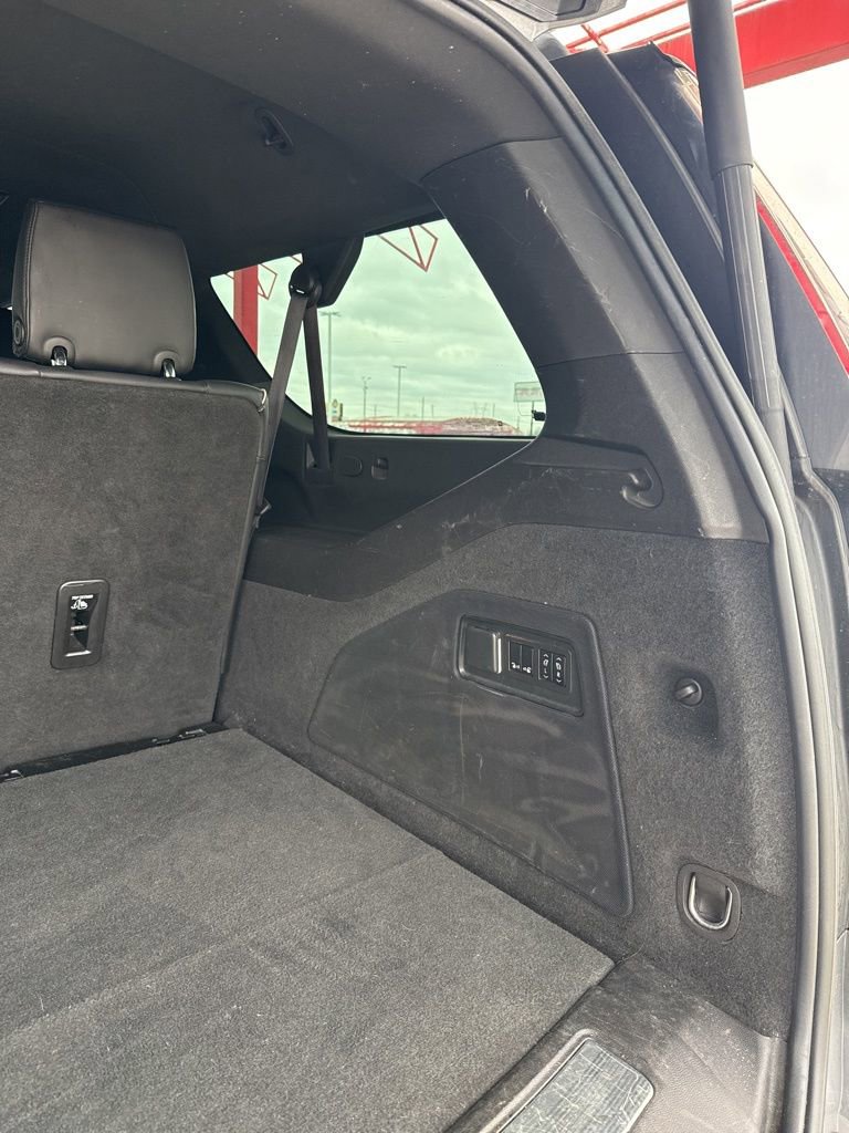 Used 2021 Cadillac Escalade ESV Premium Luxury w/ Driver Assist Tech Package image 37