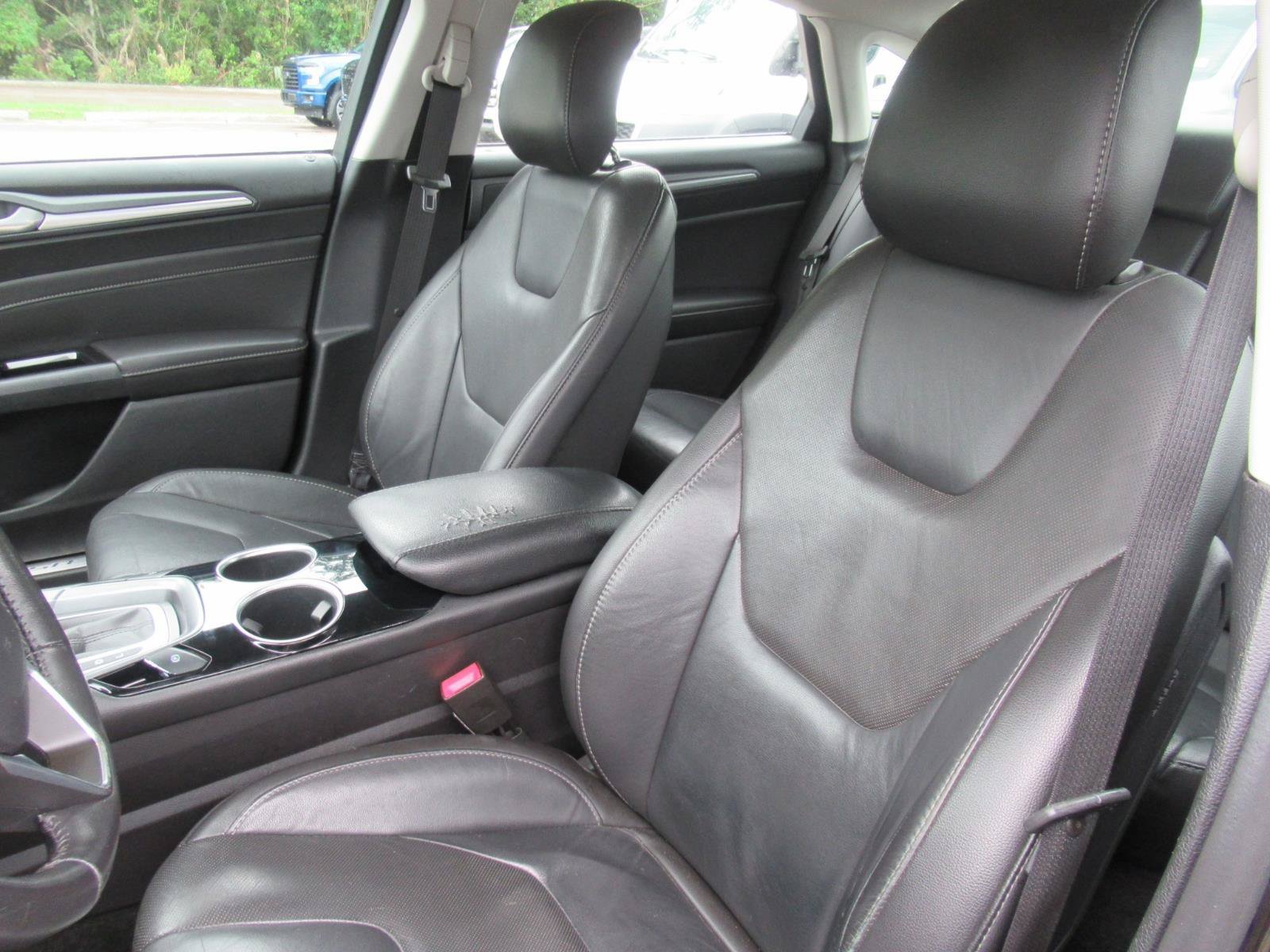 Used 2013 Ford Fusion Titanium w/ Titanium Driver Assist Pkg FWD image 21
