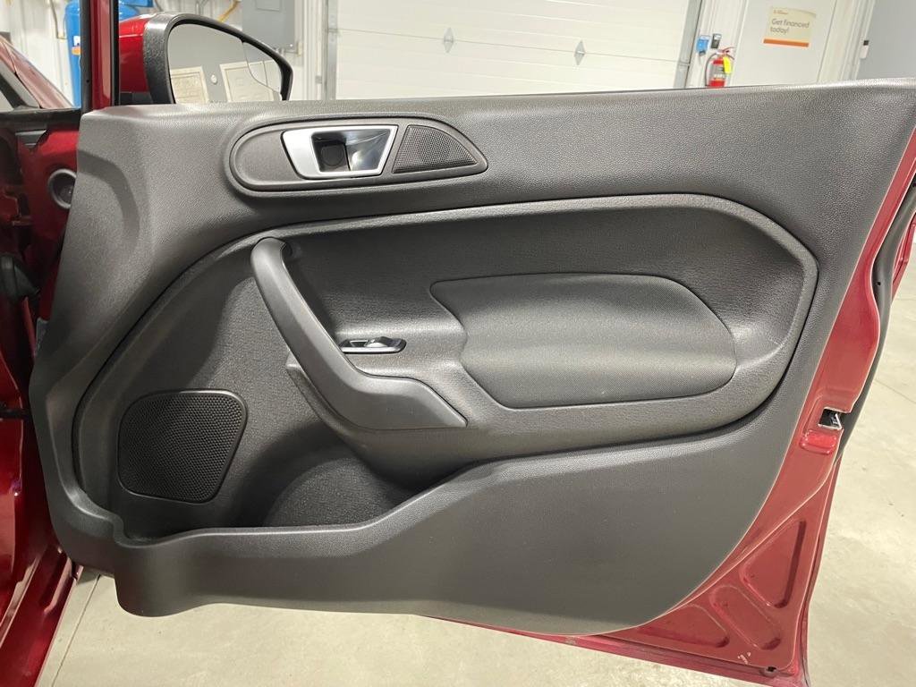 Used 2014 Ford Fiesta SE image 24