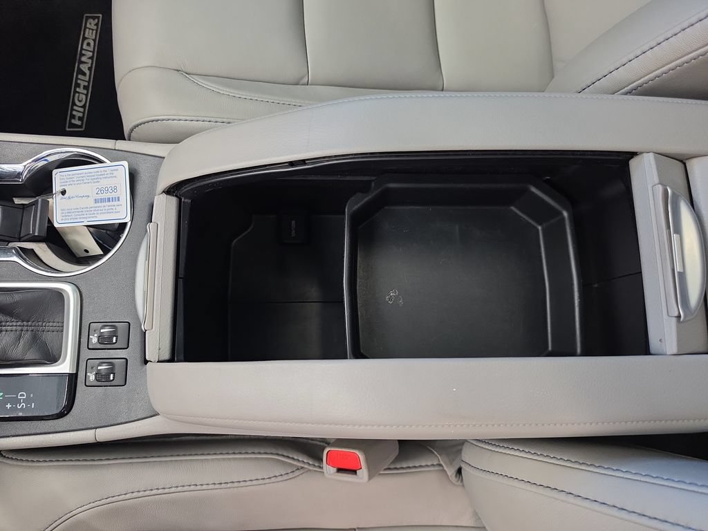 Used 2018 Toyota Highlander XLE FWD image 33