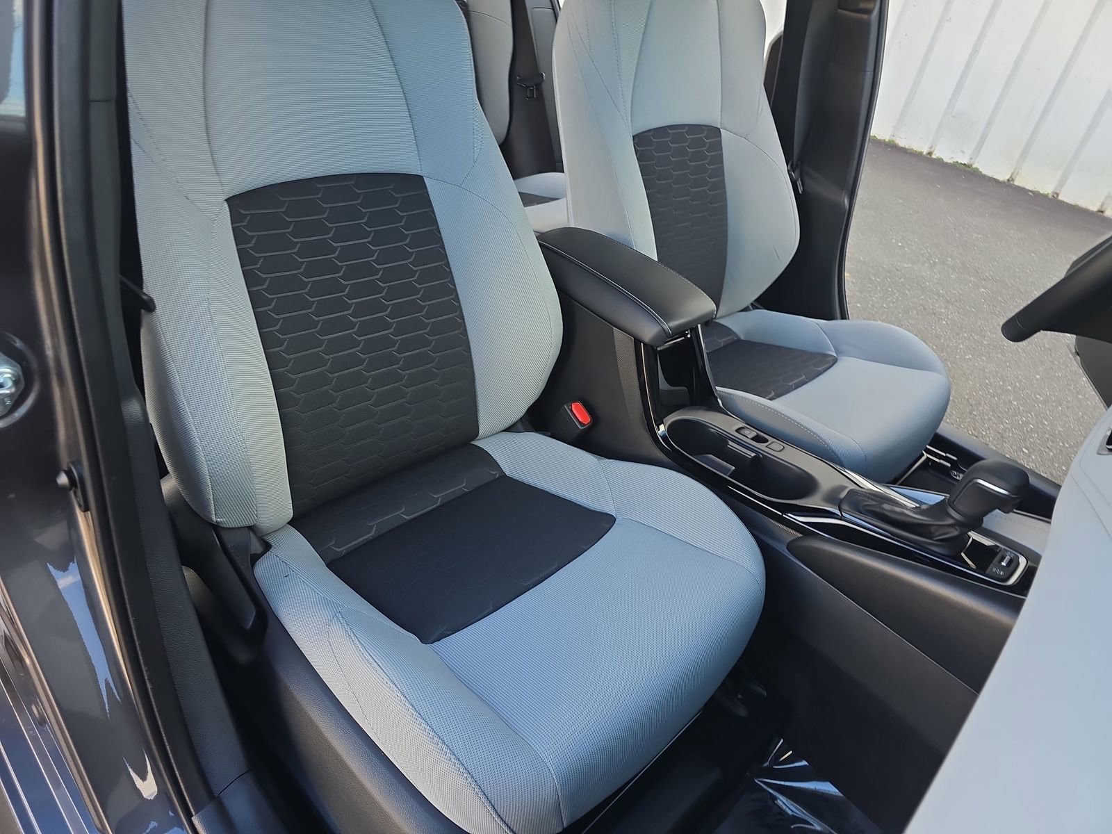 Used 2025 Toyota Corolla SE image 16