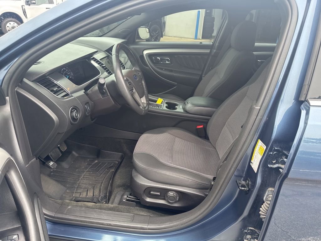 Used 2018 Ford Taurus SEL w/ Equipment Group 201A FWD image 9