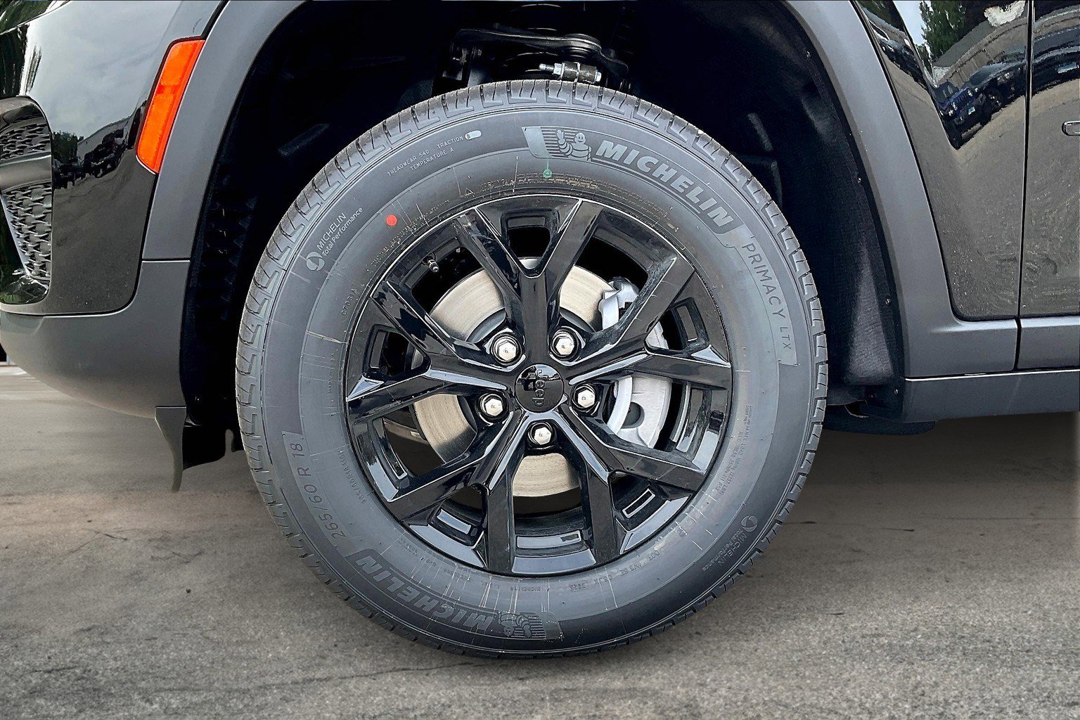 New 2025 Jeep Grand Cherokee Laredo image 12