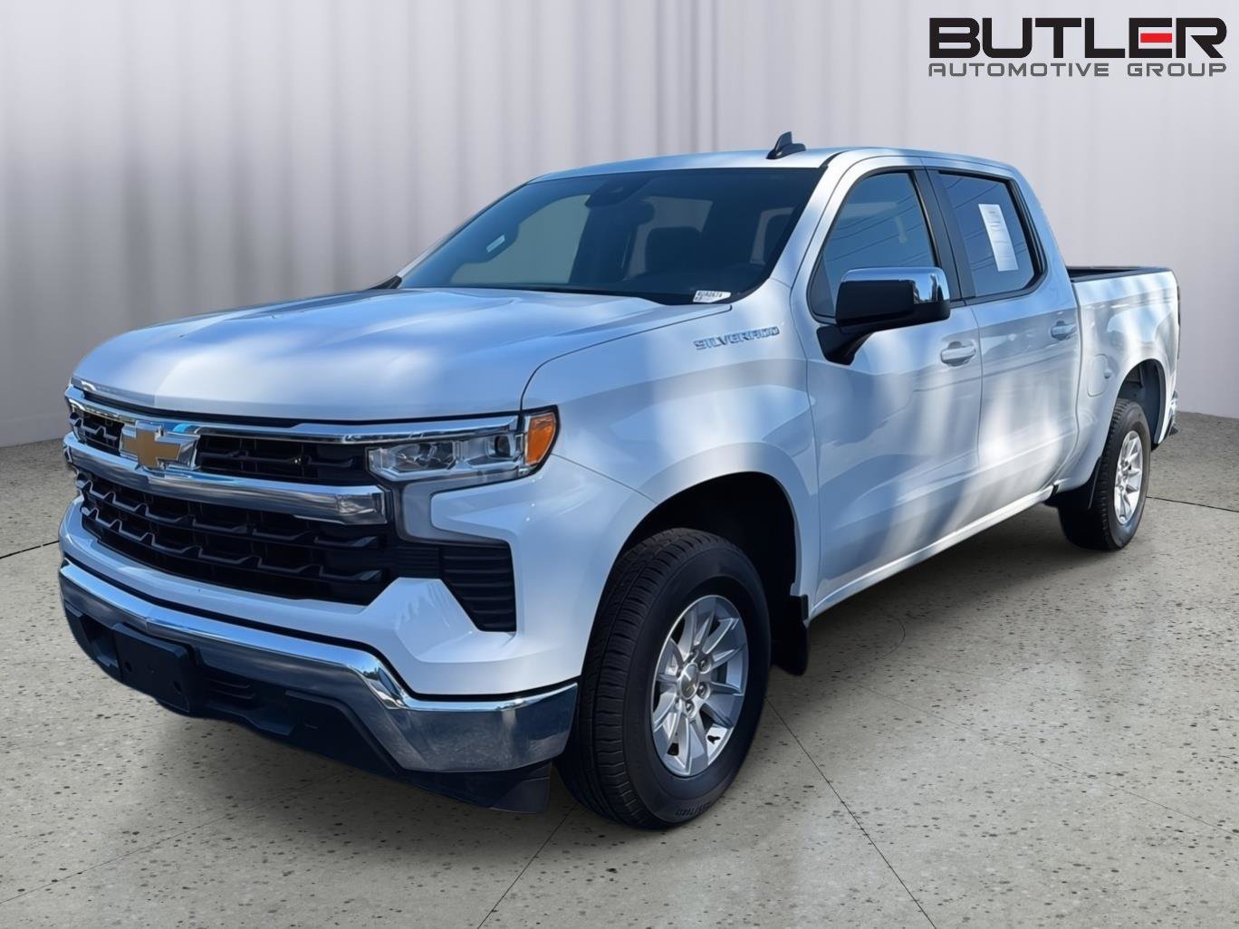 Used 2025 Chevrolet Silverado 1500 LT RWD image 2
