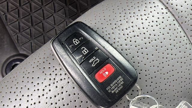 Used 2019 Toyota Avalon XLE image 27