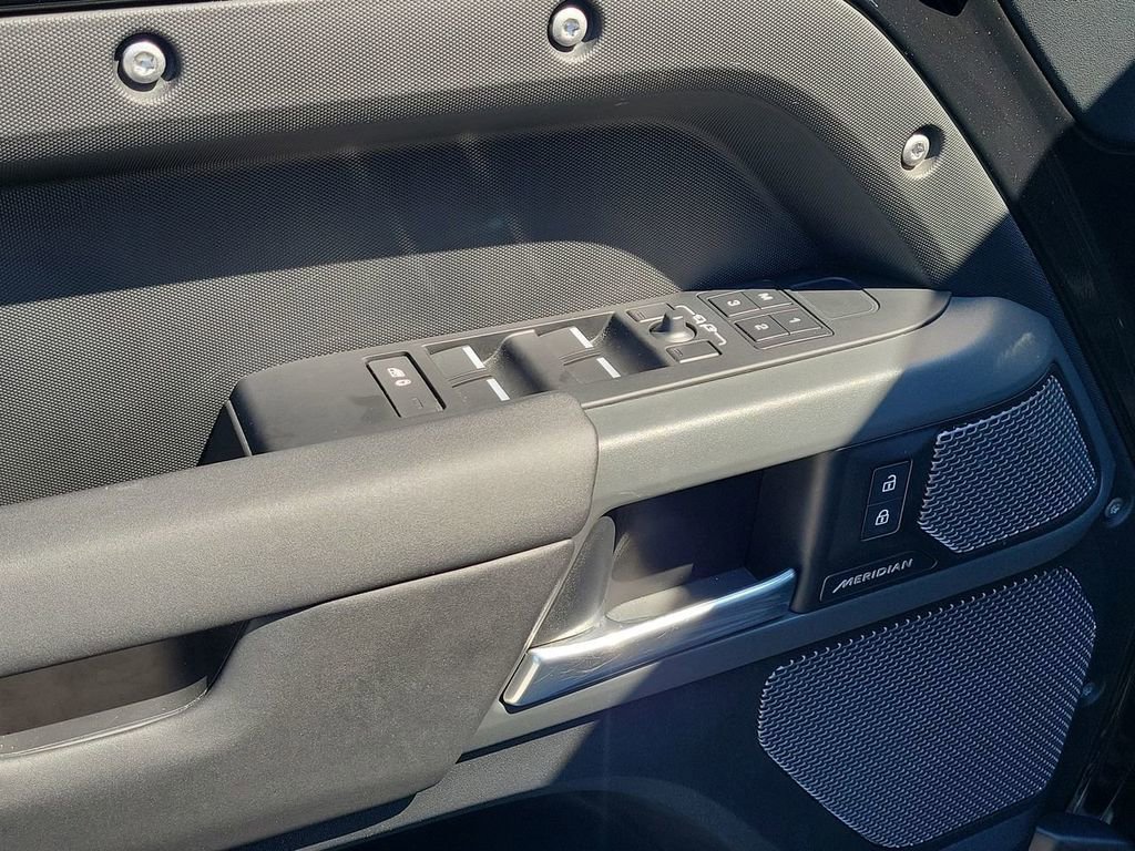 Used 2024 Land Rover Defender 110 X-Dynamic SE image 23