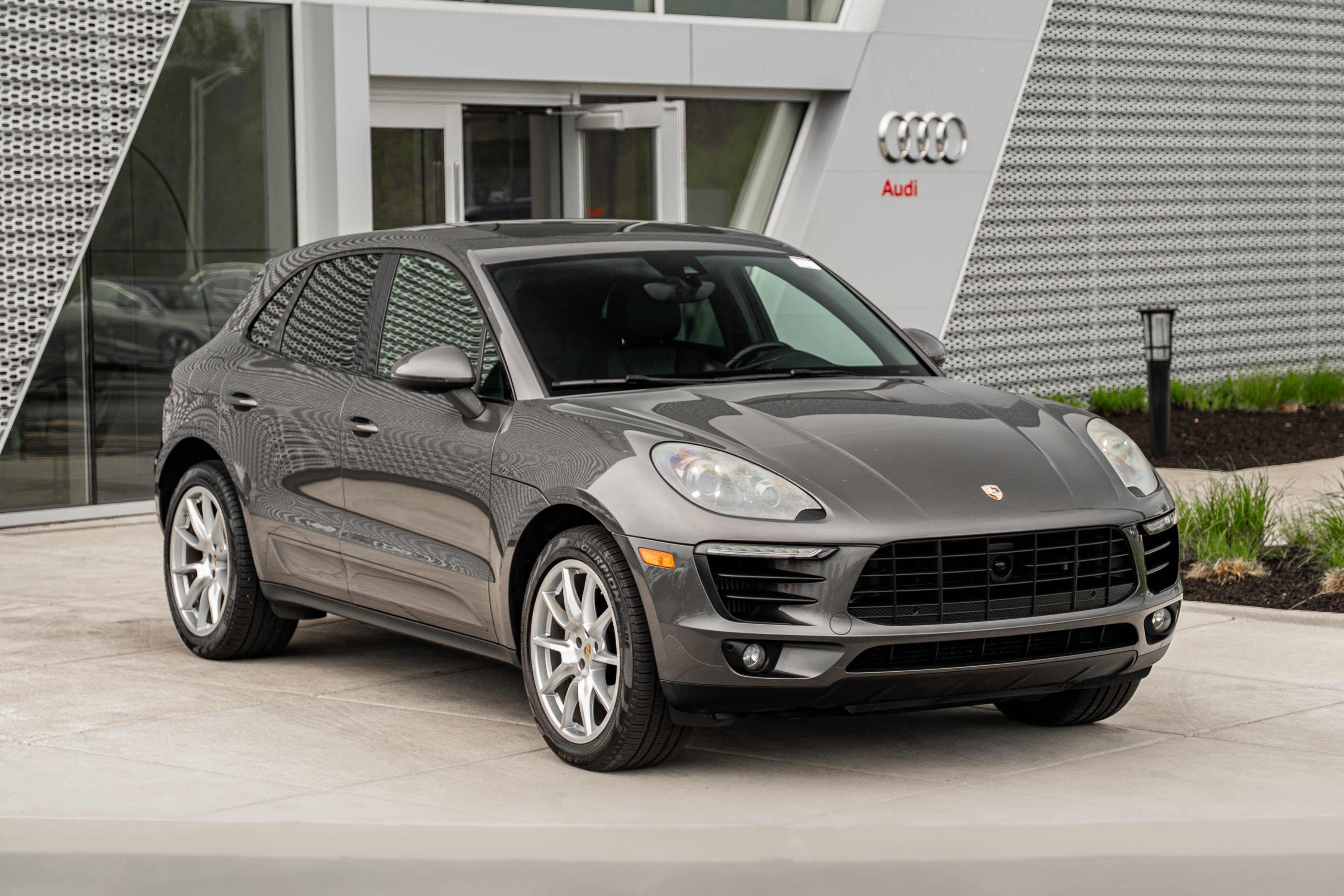 Used 2015 Porsche Macan S AWD/4WD image 2