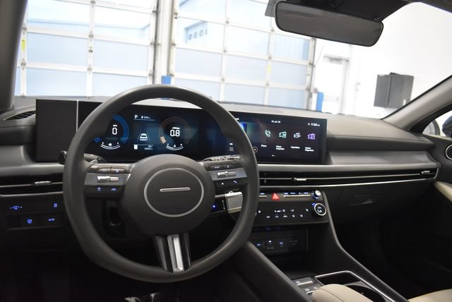 Used 2025 Hyundai Sonata SEL FWD image 23