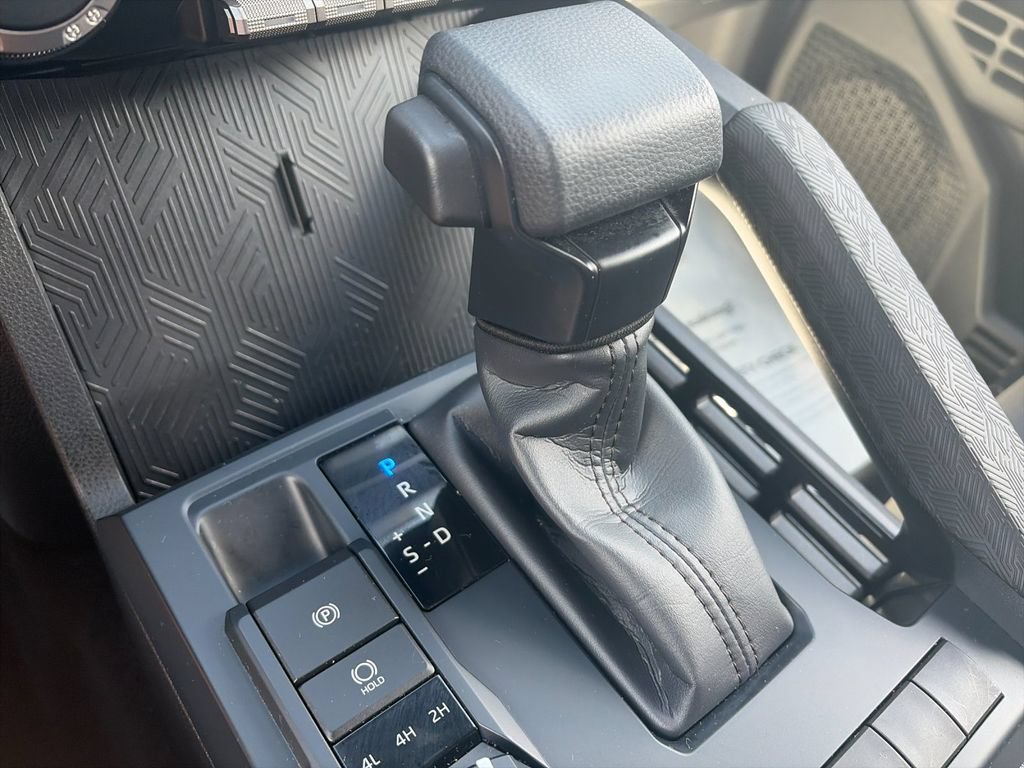 Used 2025 Toyota Tacoma SR5 AWD/4WD image 24