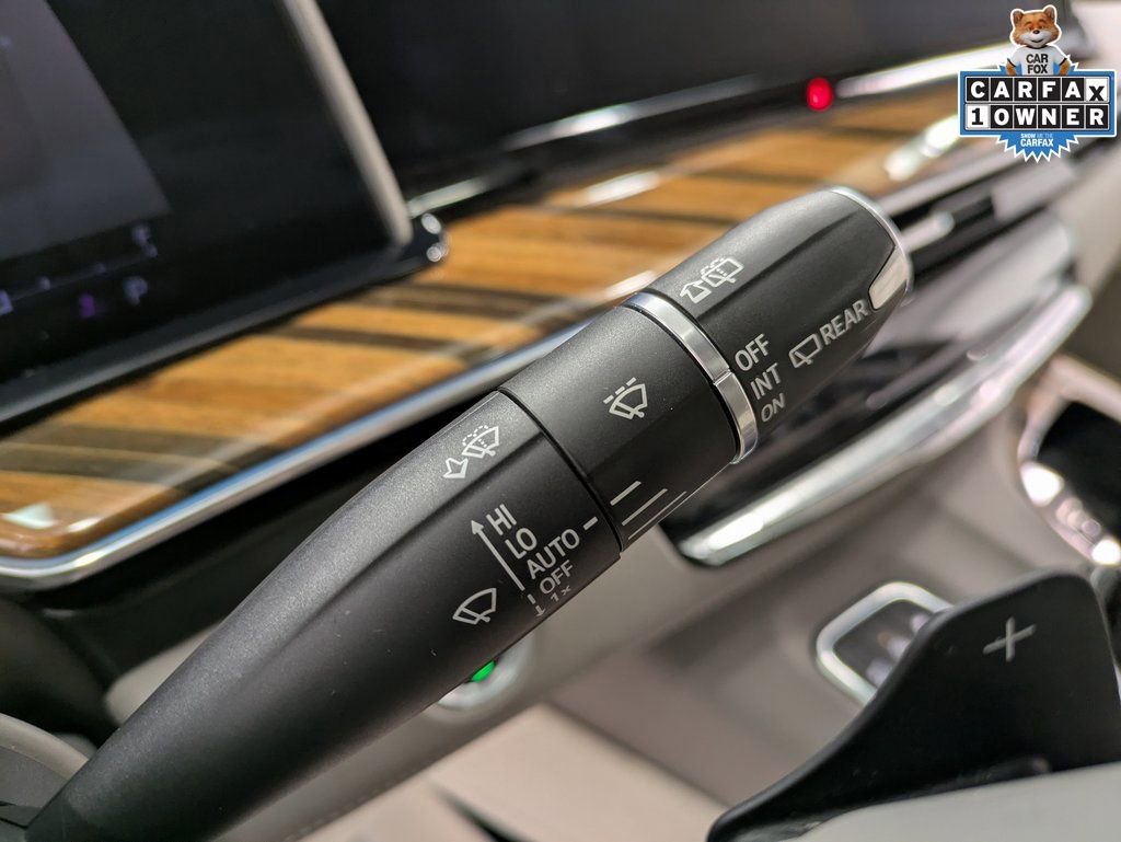 Used 2022 Cadillac Escalade Premium Luxury Platinum w/ Heavy-Duty Trailer Package image 17