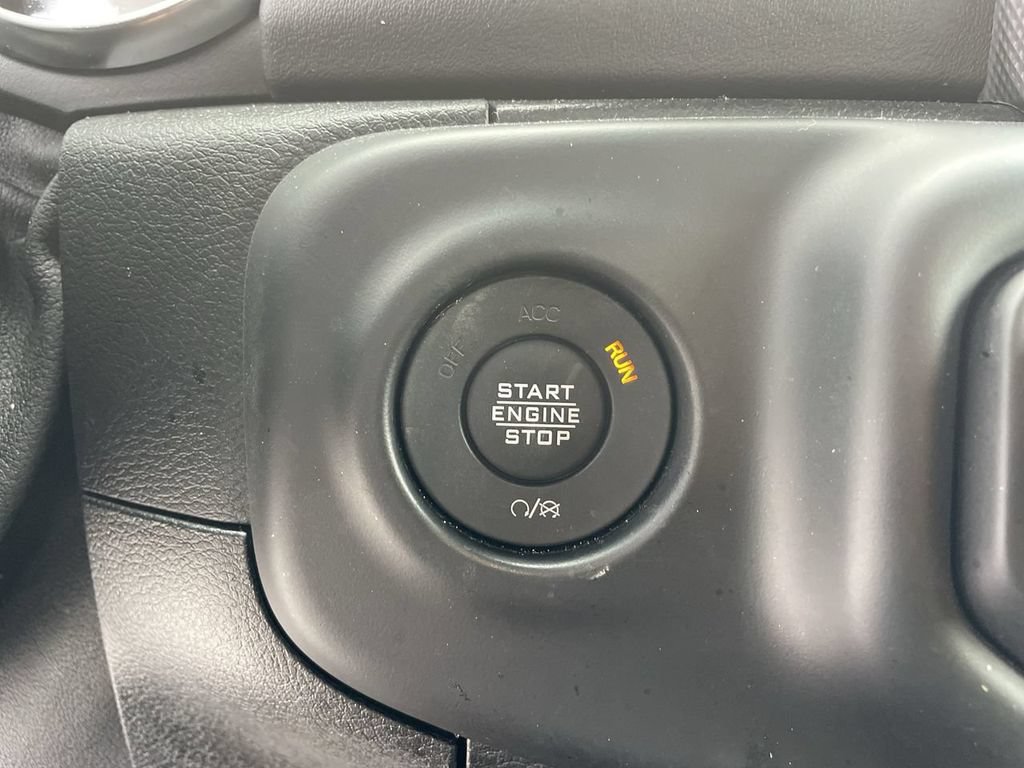 Used 2020 Jeep Wrangler Unlimited Sahara AWD/4WD image 33