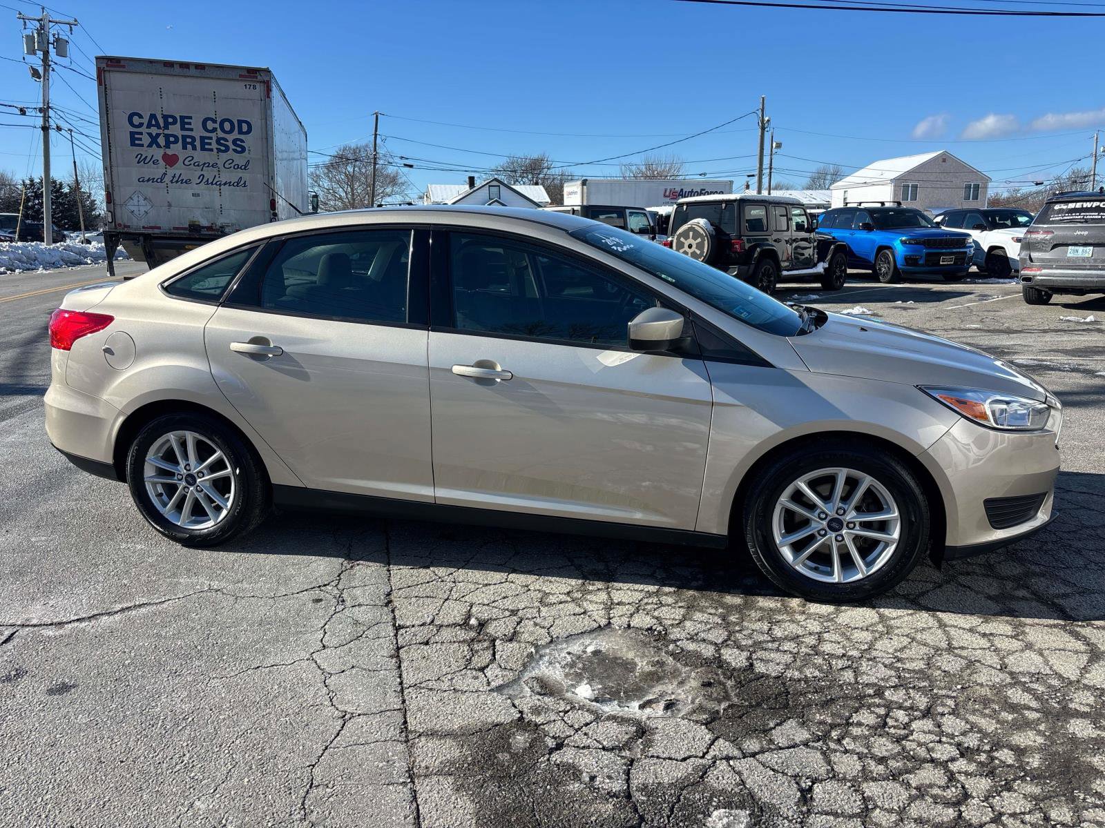 Used 2018 Ford Focus SE image 2