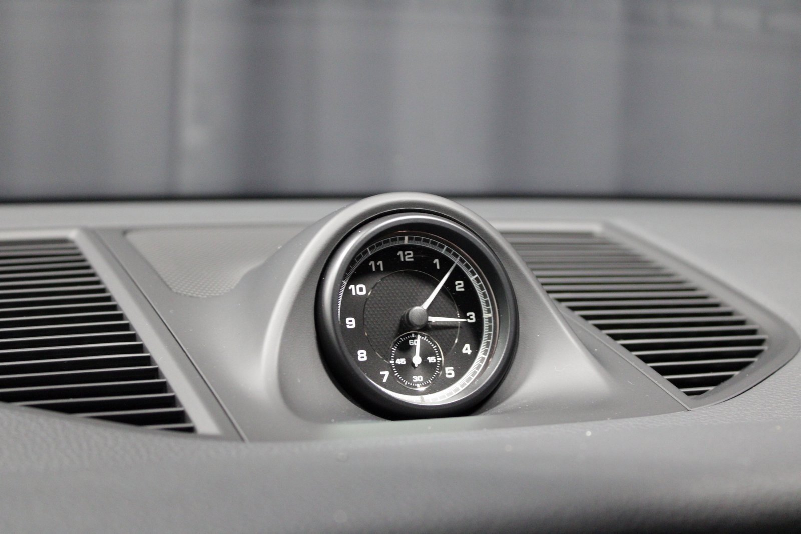 Certified 2025 Porsche Macan image 34