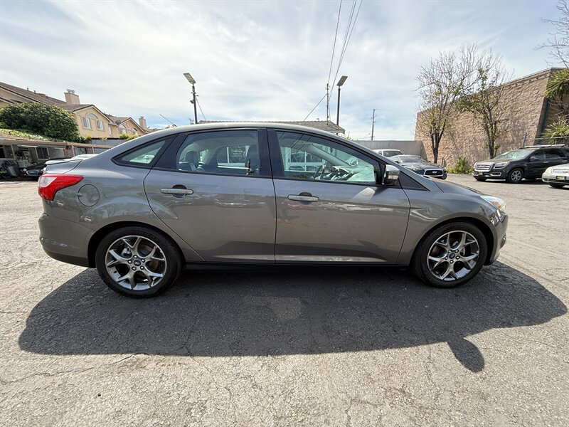 Used 2013 Ford Focus SE FWD image 4