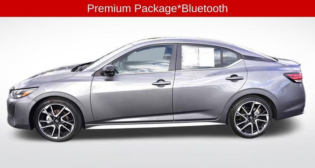 Used 2025 Nissan Sentra SR w/ SR Premium Package image 2