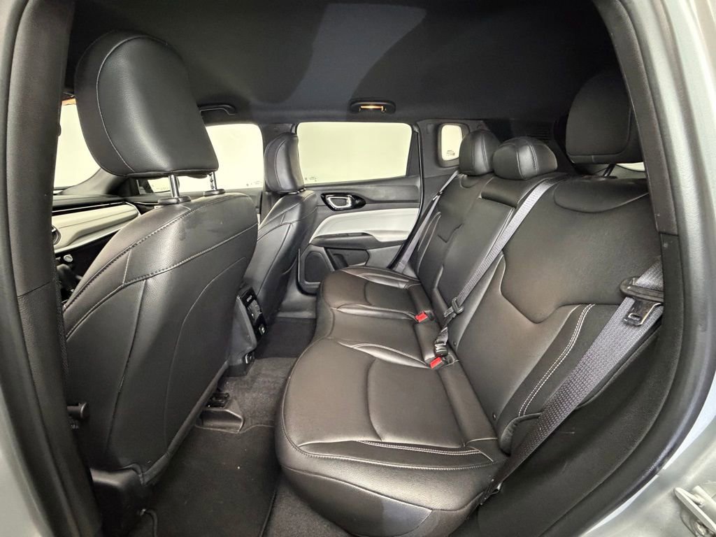 Used 2025 Jeep Compass Limited image 5