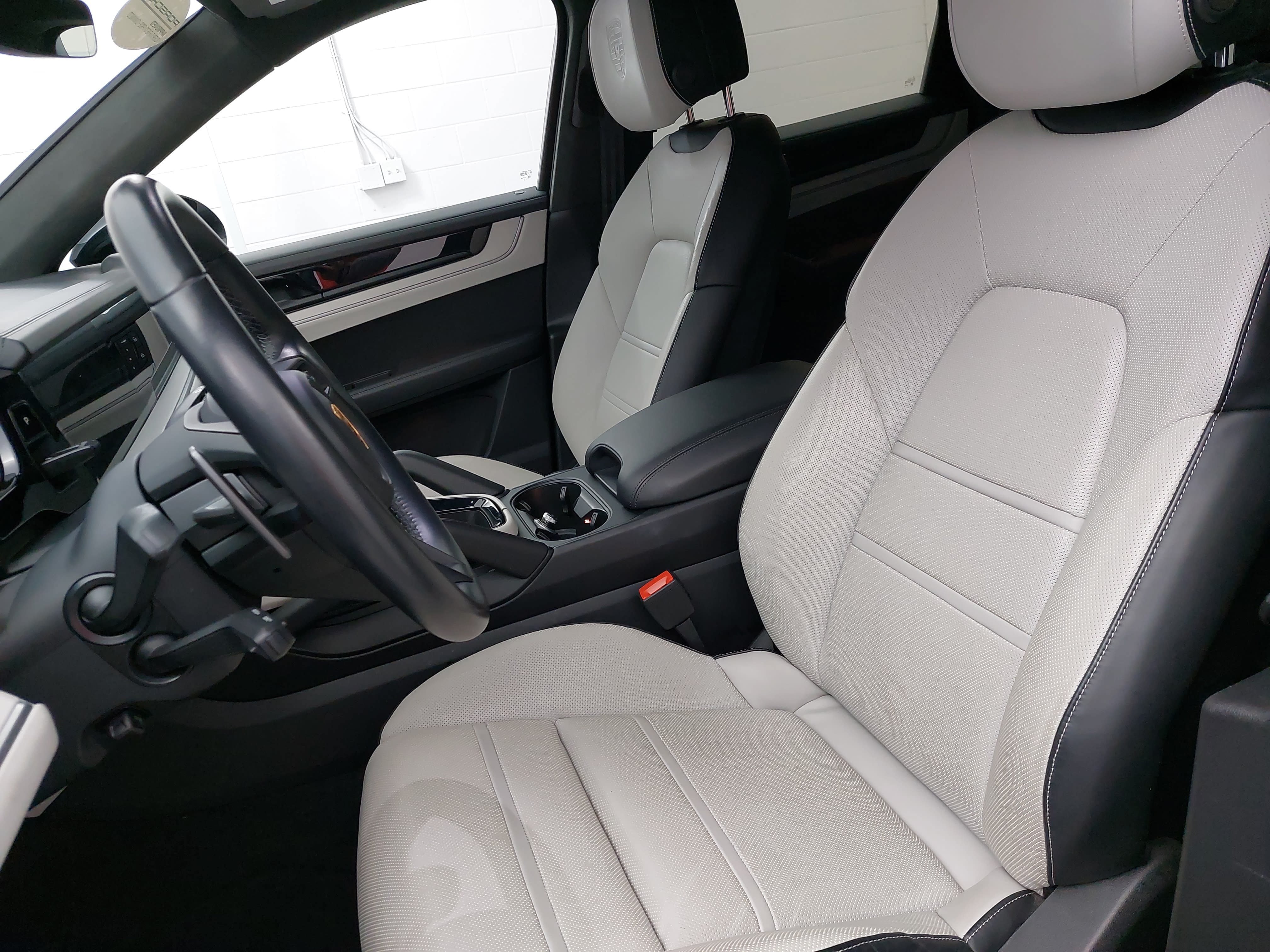 Certified 2024 Porsche Cayenne S AWD/4WD image 5