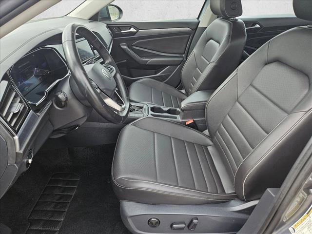 Used 2024 Volkswagen Jetta SE FWD image 15