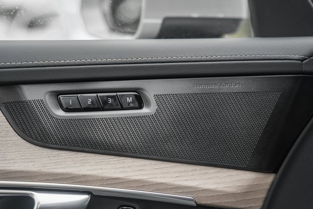New 2026 Volvo XC90 B6 Plus w/ Protection Package Premier image 40