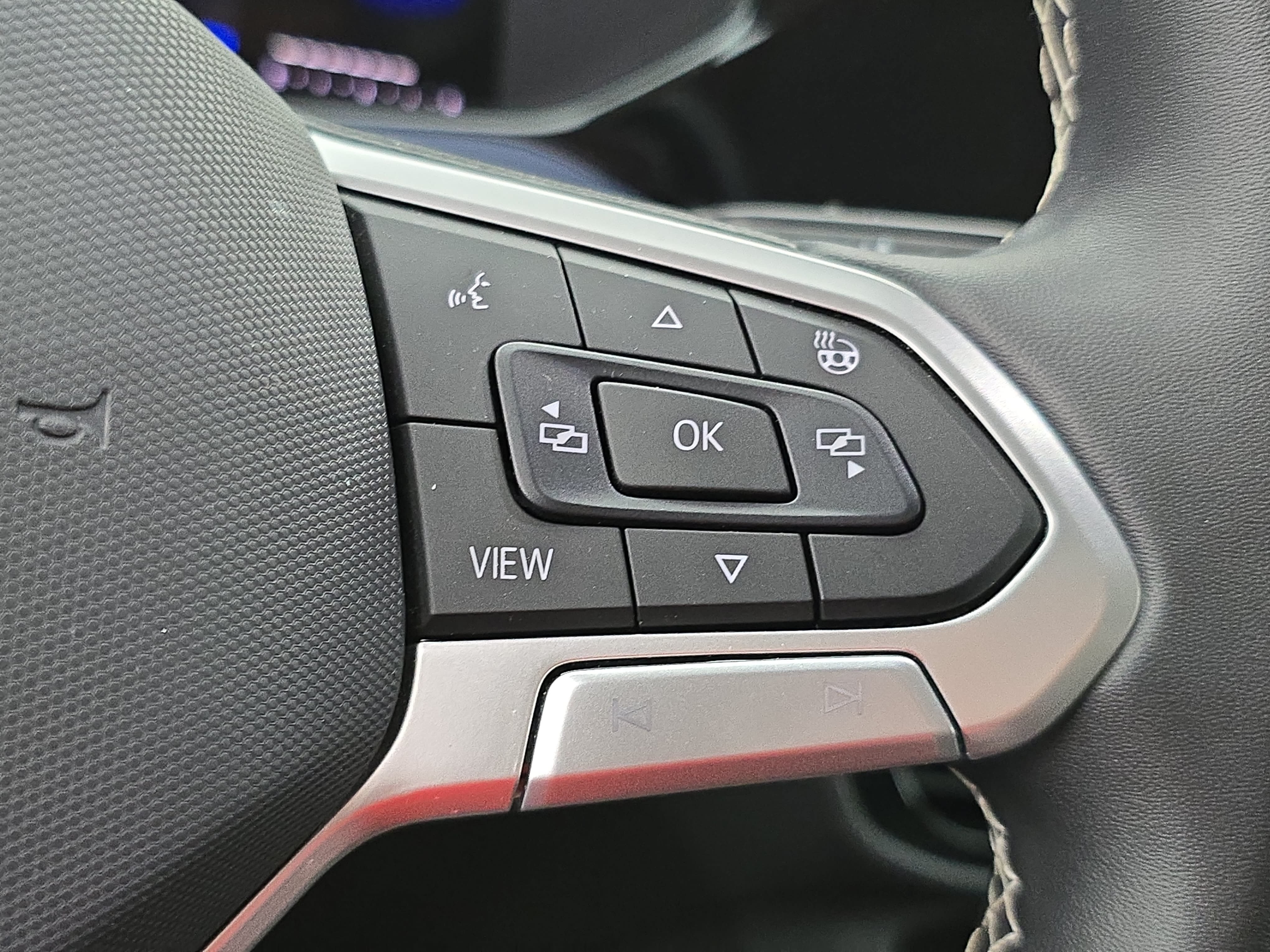 Certified 2023 Volkswagen Taos SE FWD image 17