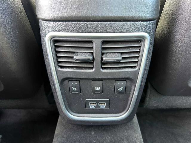 Used 2015 Chrysler 300 C w/ Light Group image 18