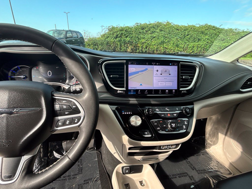 Used 2024 Chrysler Pacifica Limited FWD image 34