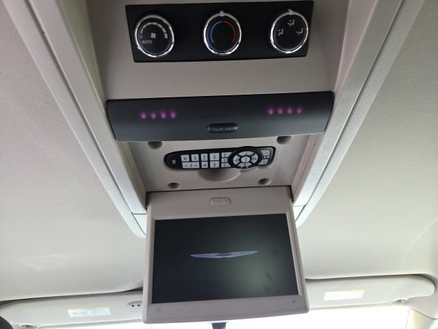 Used 2012 Chrysler Town & Country Touring-L w/ Driver Convenience Group FWD image 23
