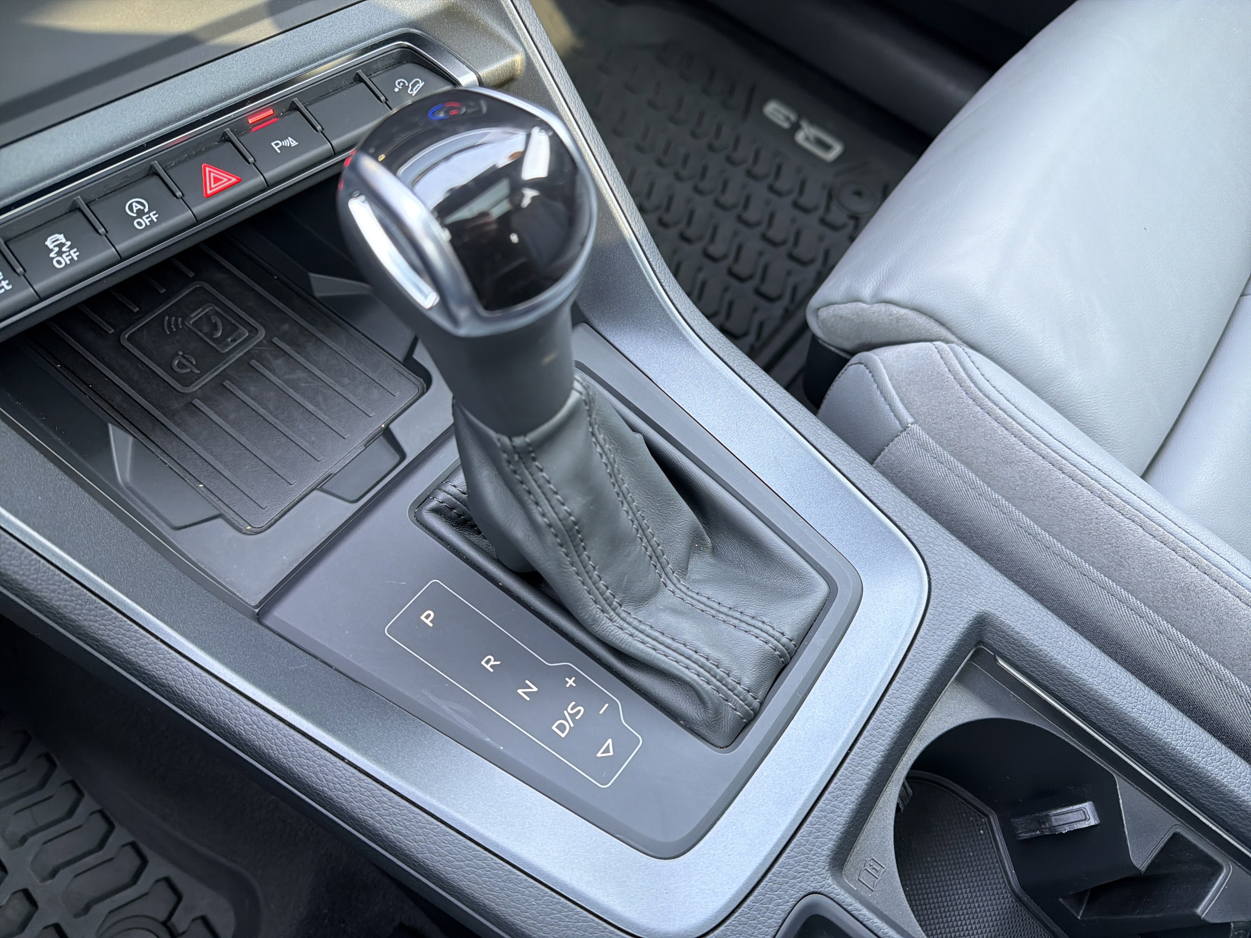 Used 2020 Audi Q3 2.0T Premium Plus w/ Premium Plus Package image 25