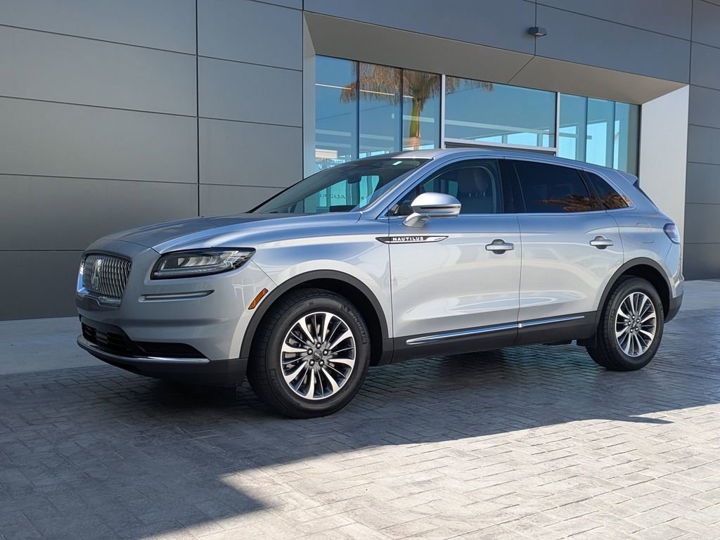 Used 2021 Lincoln Nautilus AWD w/ Equipment Group 101A image 2