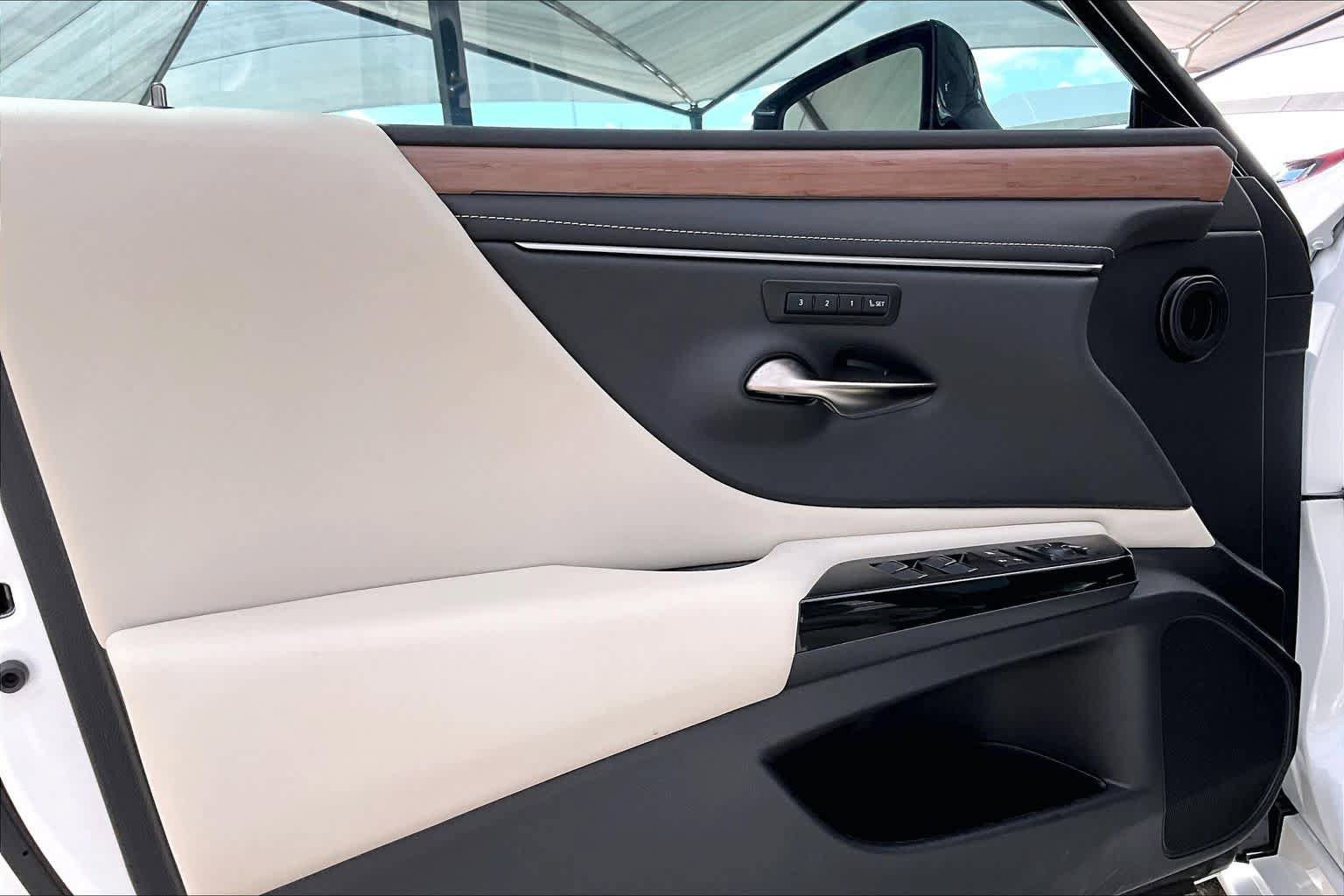 Used 2025 Lexus ES 350 w/ Premium Package FWD image 22