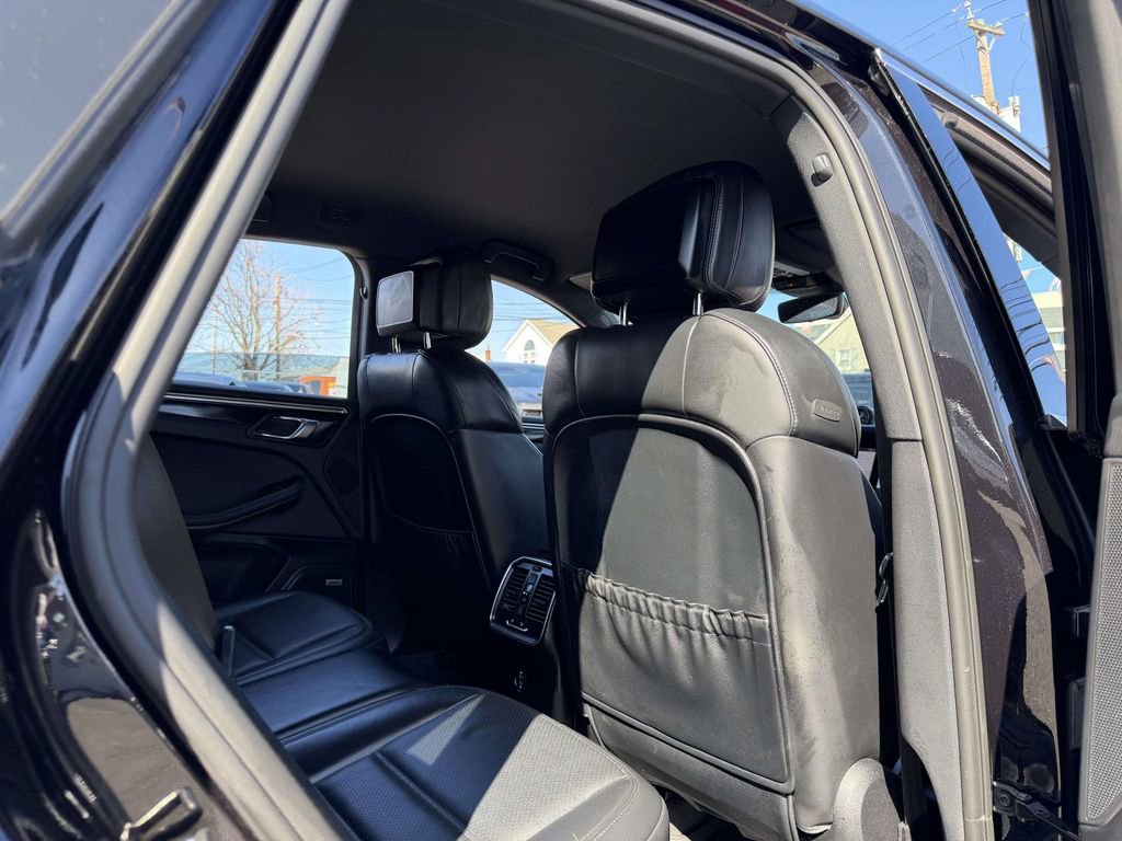 Used 2022 Porsche Macan S AWD/4WD image 15