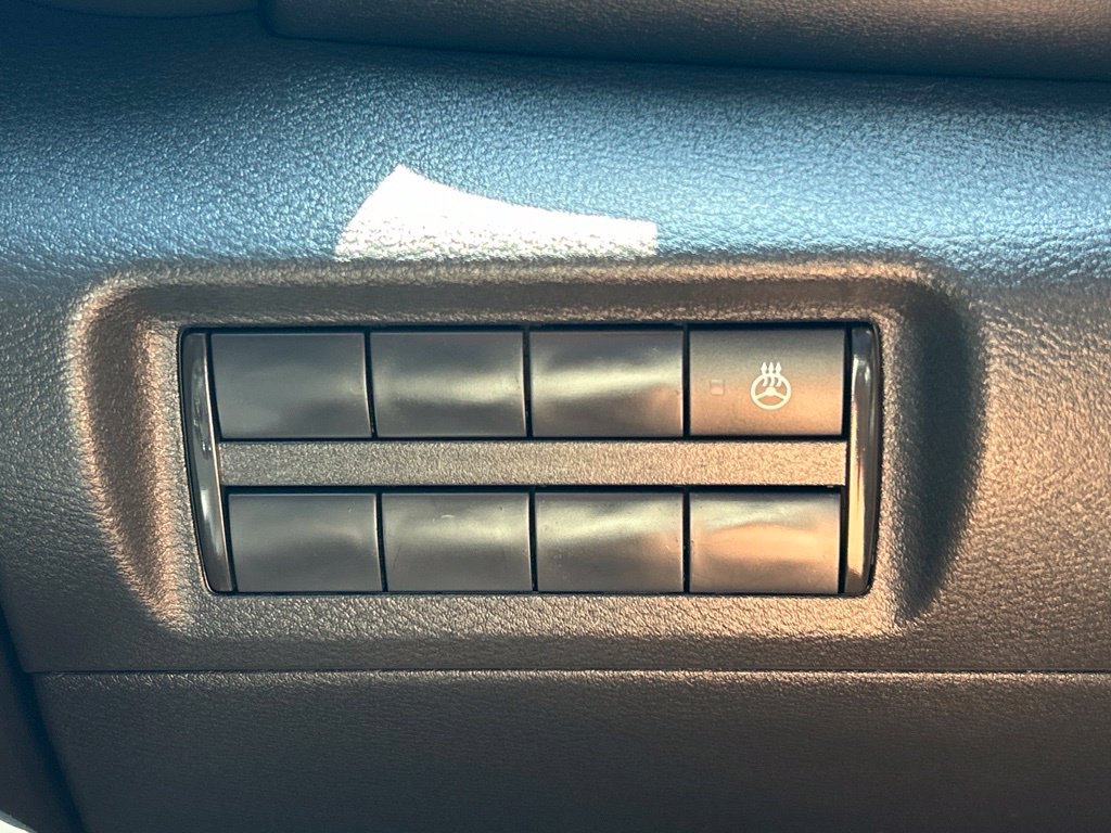 Certified 2024 Nissan Kicks SR w/ SR Premium Package FWD image 30