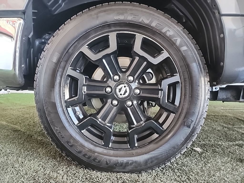 Used 2016 Nissan Titan SV RWD image 26