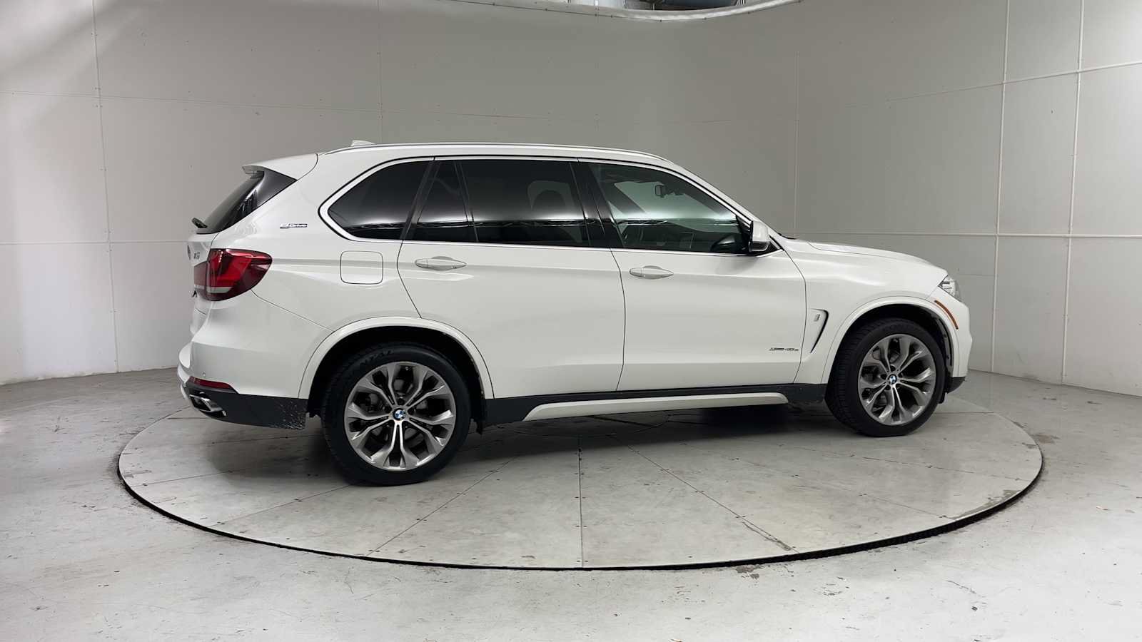 Used 2017 BMW X5 xDrive40e AWD/4WD image 9