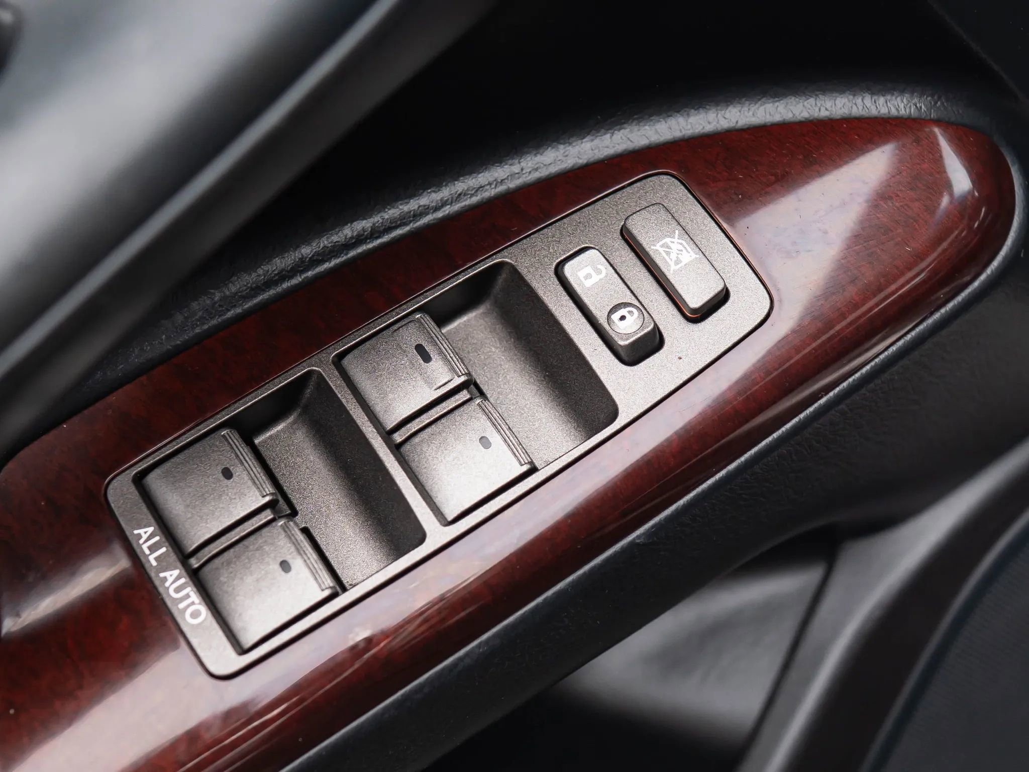 Used 2015 Lexus LX 570 4WD image 50