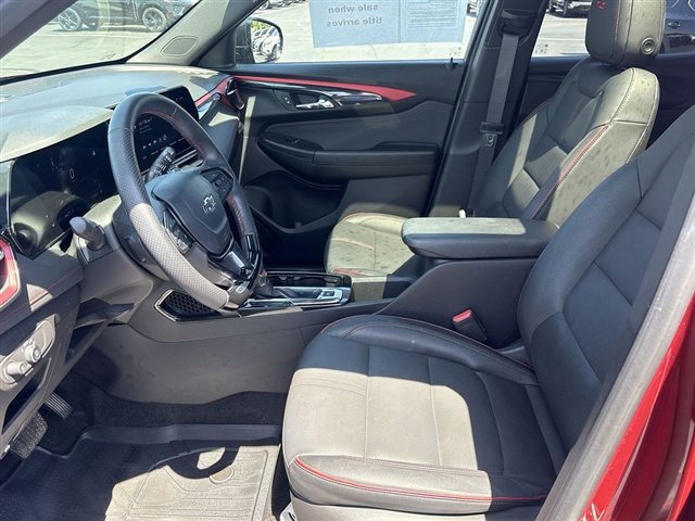 Used 2025 Chevrolet TrailBlazer RS w/ Convenience Package AWD/4WD image 19
