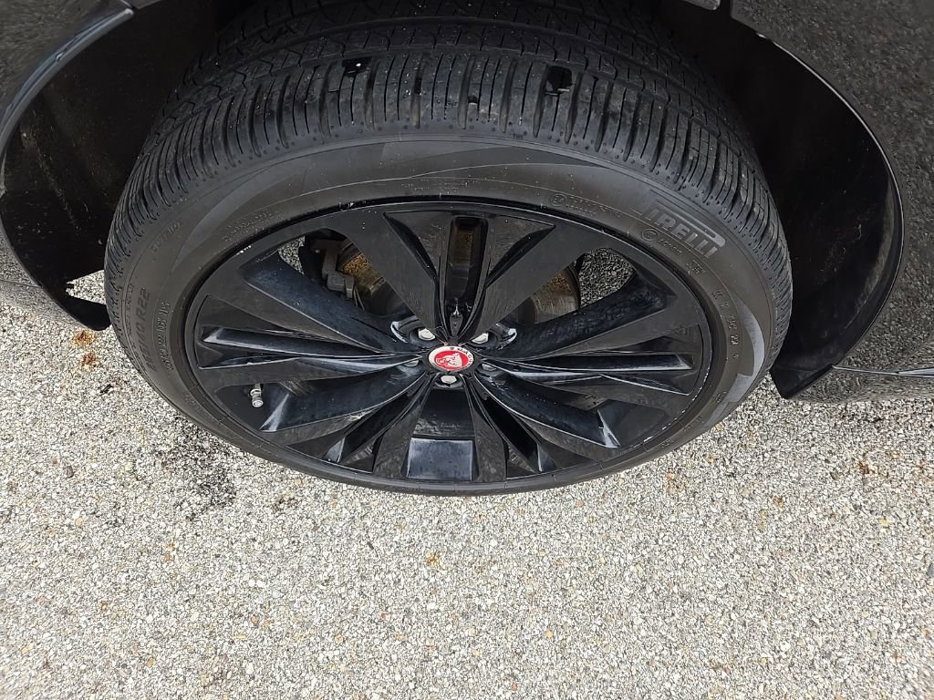 Used 2017 Jaguar F-PACE R-Sport image 12