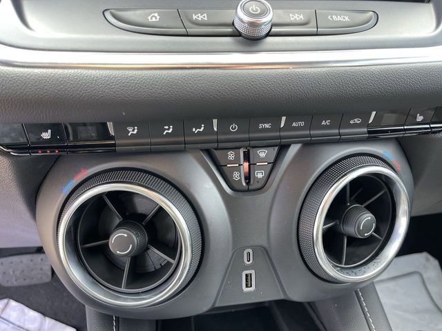 New 2025 Chevrolet Blazer LT w/ Convenience Package image 18