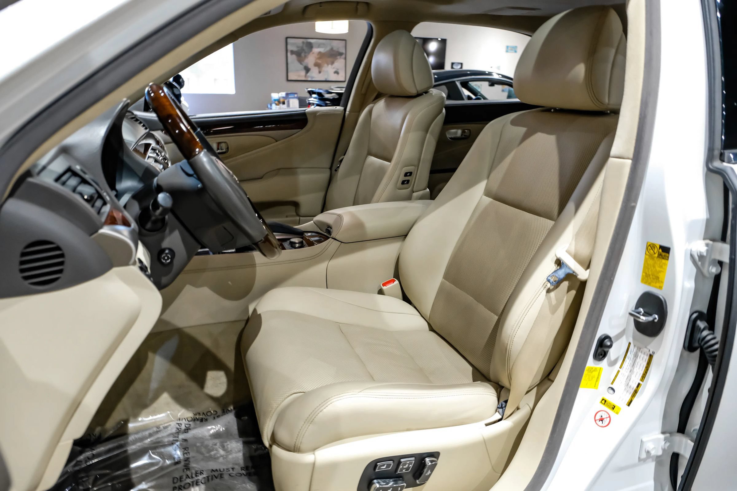 Used 2015 Lexus LS 460 L RWD image 29