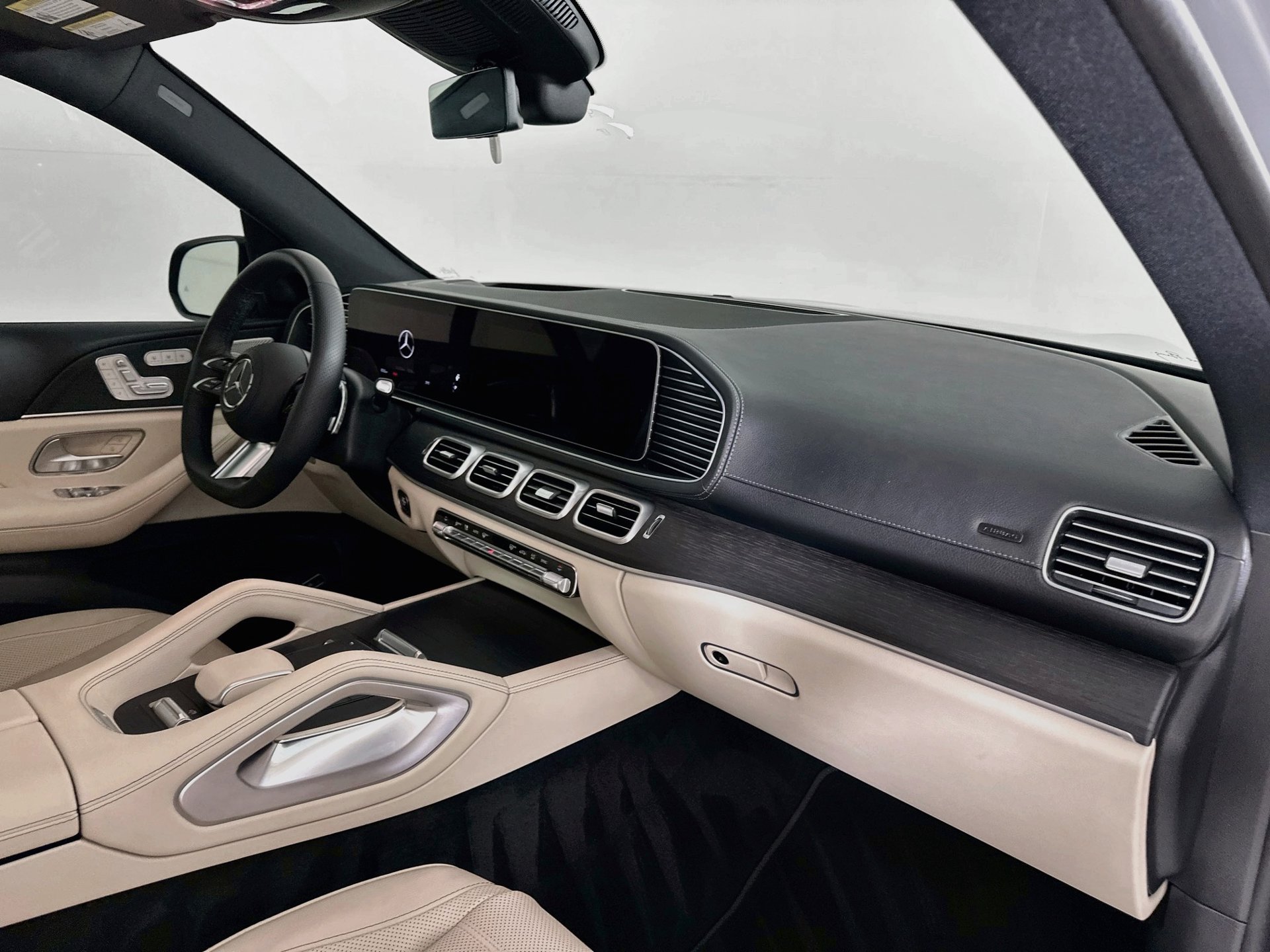 Certified 2026 Mercedes-Benz GLS 580 4MATIC image 33
