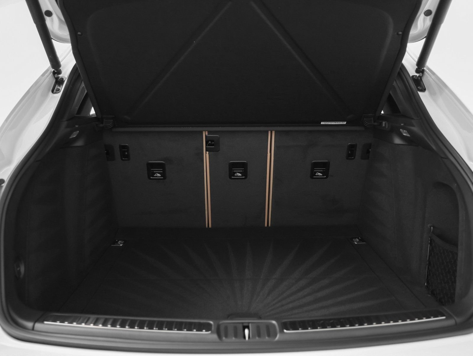 Certified 2026 Porsche Macan AWD/4WD image 16