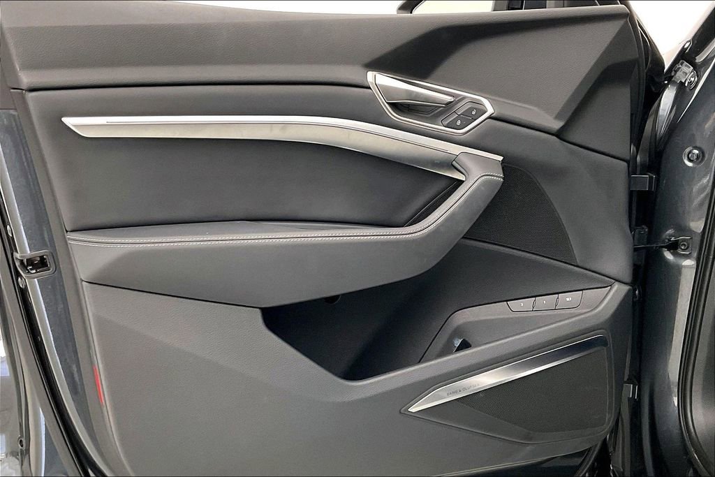 Used 2024 Audi Q8 e-tron Premium Plus w/ Premium Plus Package image 23