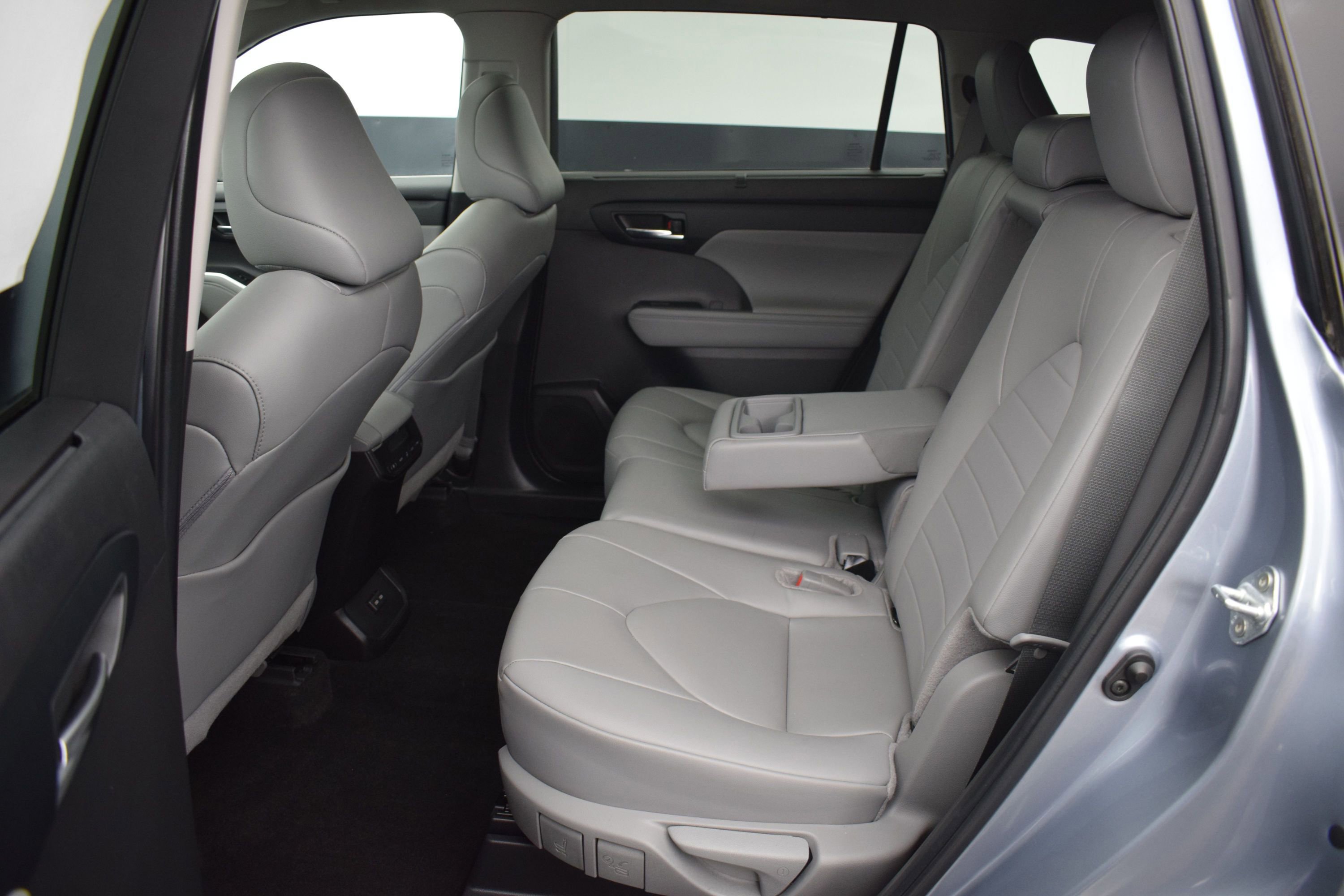 Used 2024 Toyota Highlander XLE AWD/4WD image 15