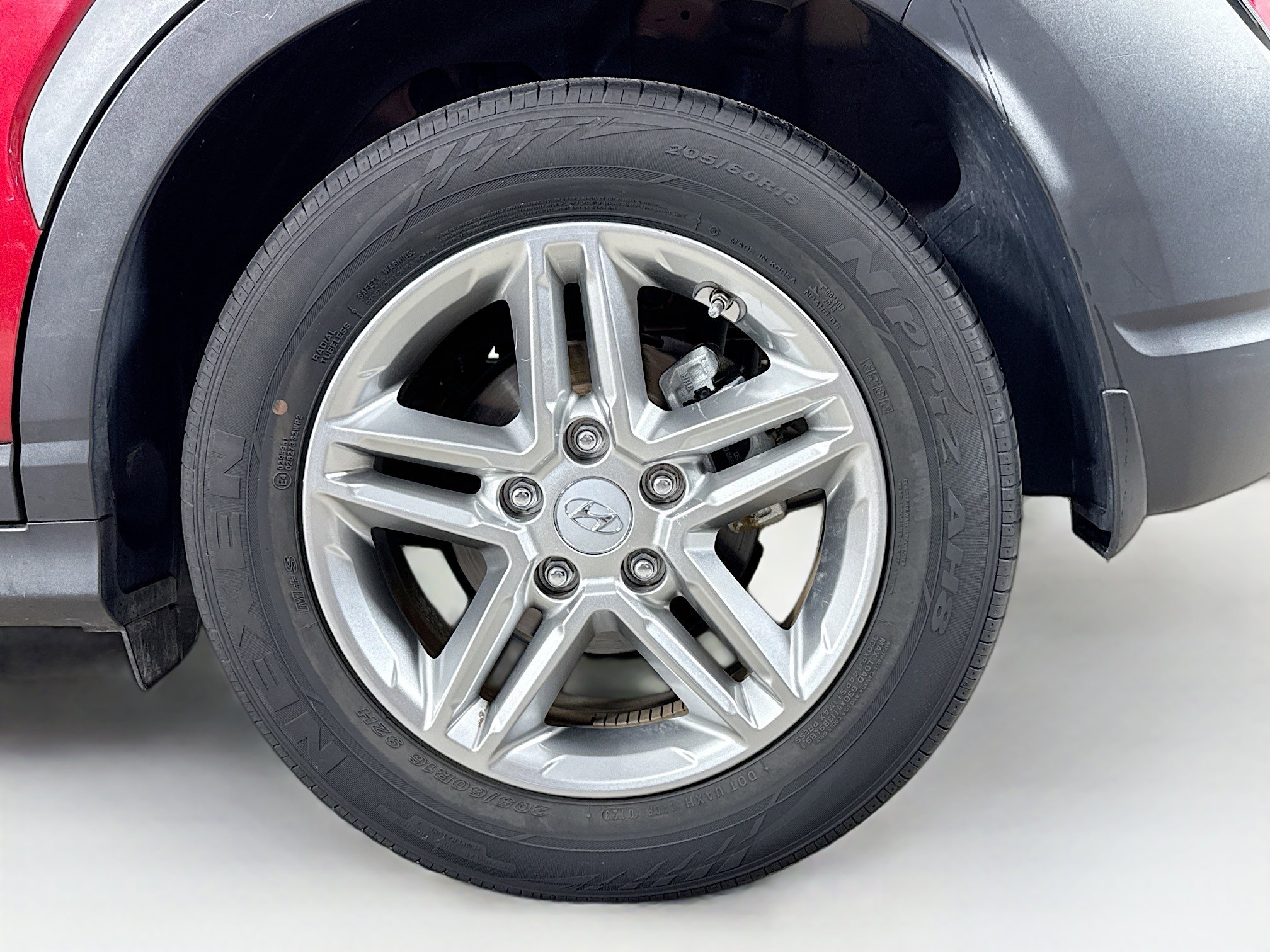 Used 2023 Hyundai Kona SE image 35