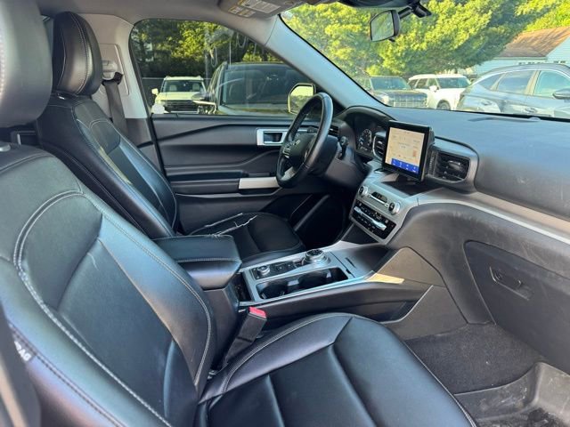Used 2021 Ford Explorer XLT w/ Equipment Group 202A AWD/4WD image 14