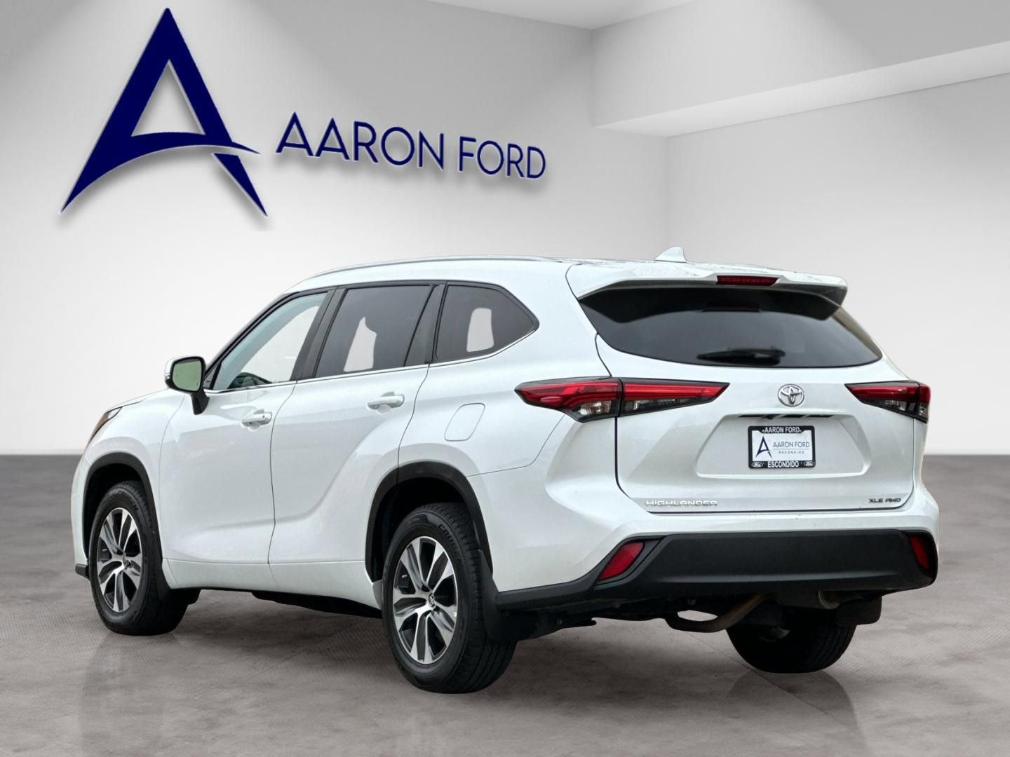 Used 2023 Toyota Highlander XLE image 4