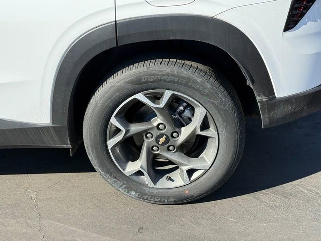 Used 2025 Chevrolet Trax LT w/ Driver Confidence Package image 4