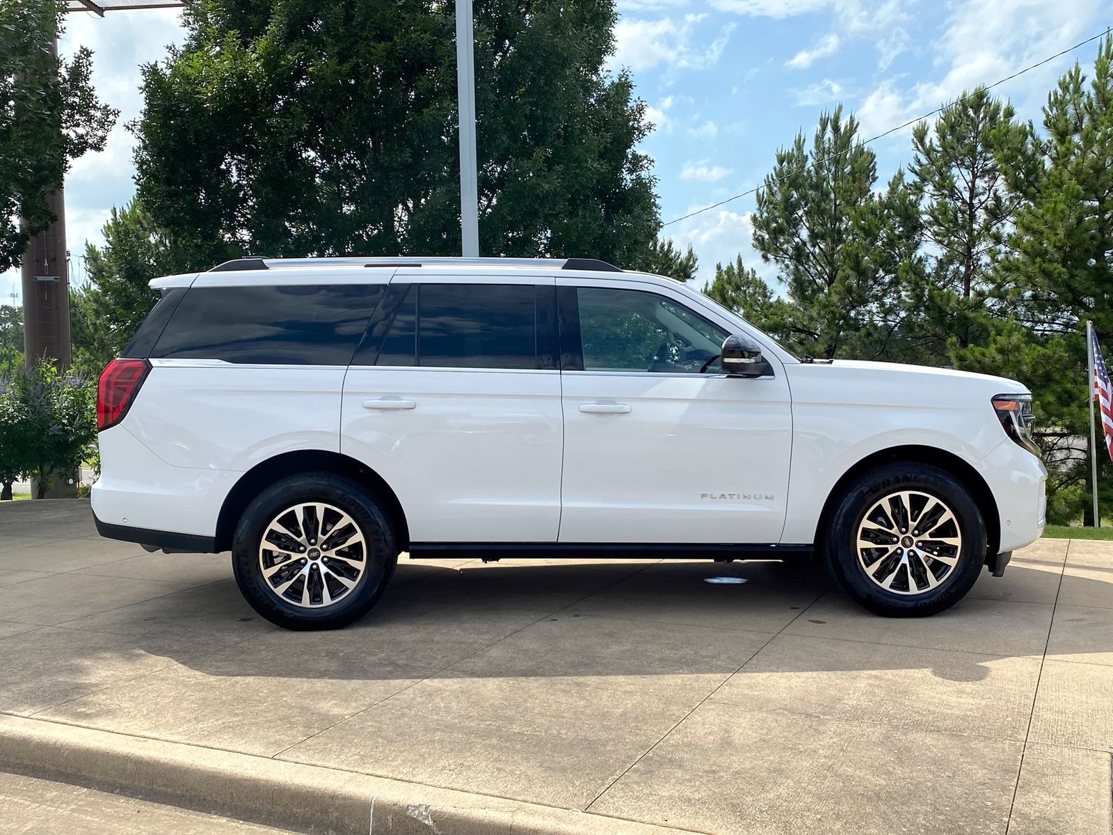 Used 2025 Ford Expedition Platinum AWD/4WD image 7