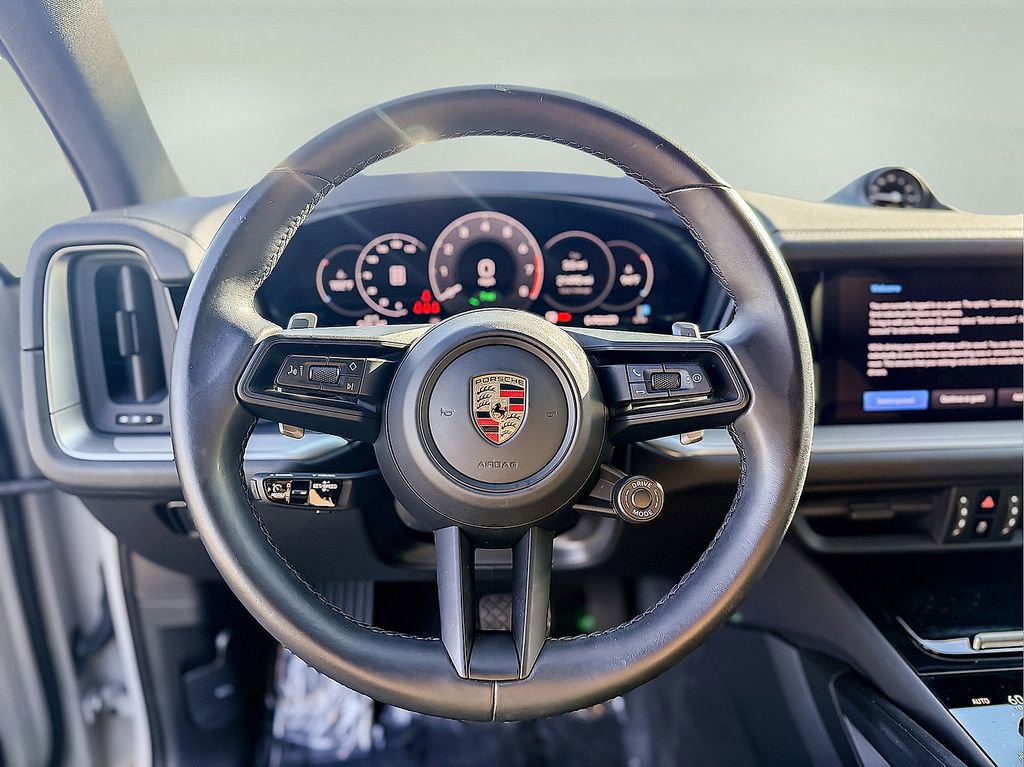 Used 2024 Porsche Cayenne w/ Premium Package image 20